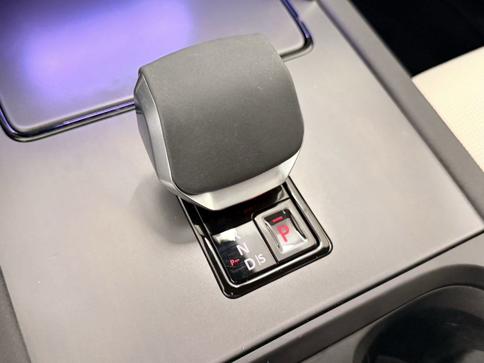 Used 2025 Land Rover Discovery Sport Dynamic SE image 27