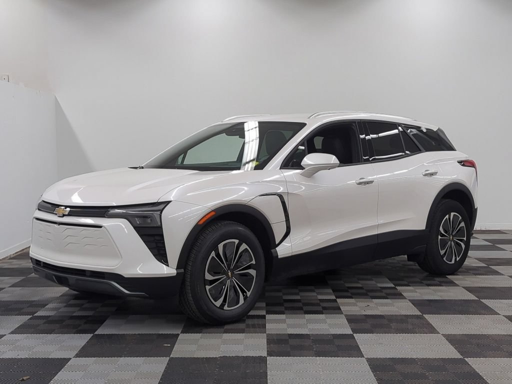 Used 2024 Chevrolet Blazer EV LT AWD/4WD image 3
