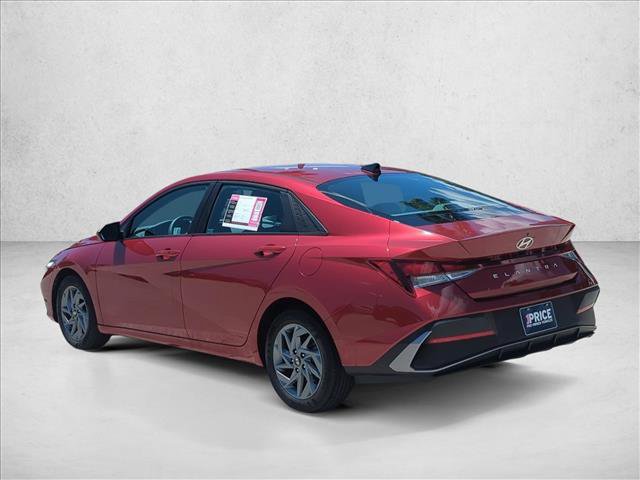 Used 2024 Hyundai Elantra SEL FWD image 7