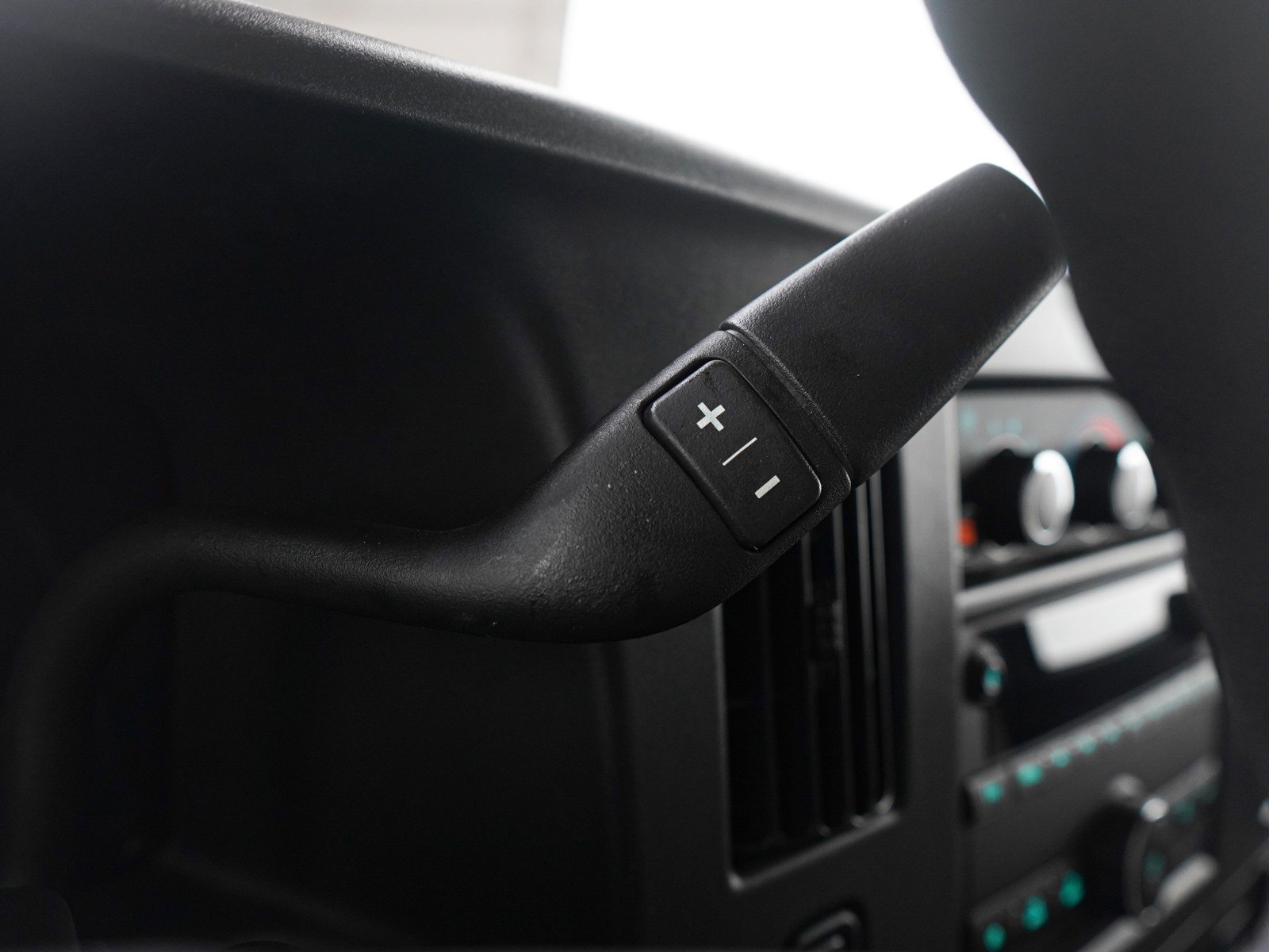 Used 2025 Chevrolet Express 3500 LT w/ LT Preferred Equipment Group image 27