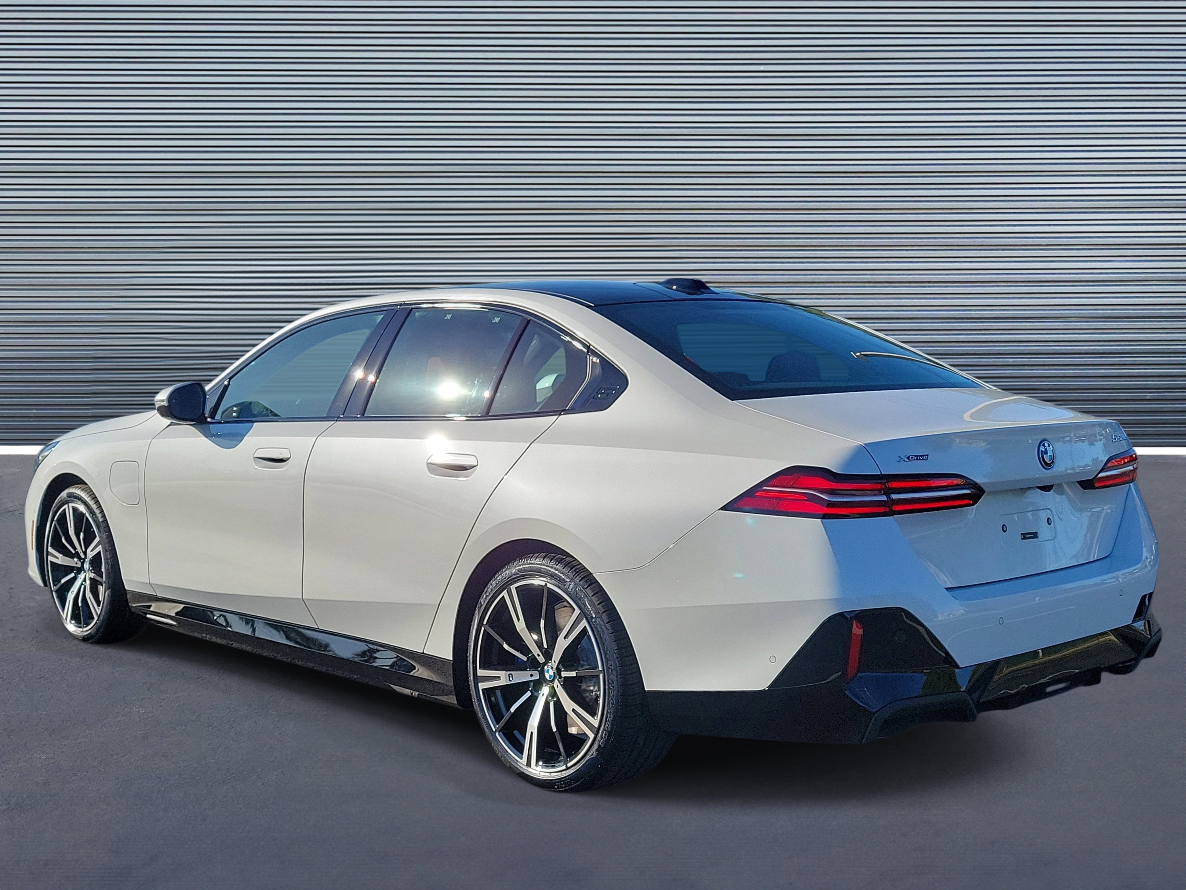 New 2026 BMW 550e xDrive w/ Executive Package image 4