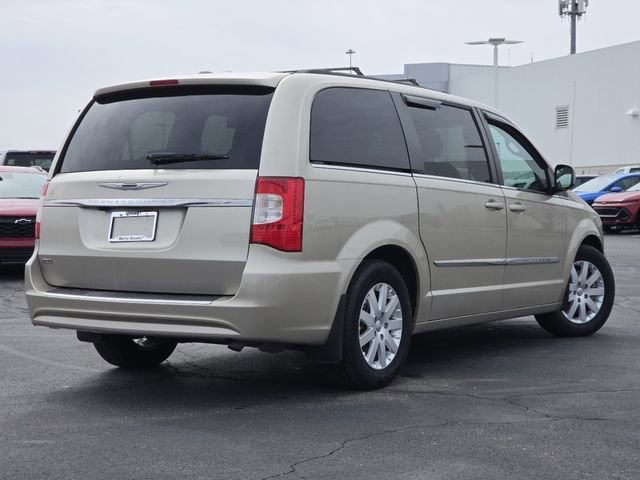 Used 2015 Chrysler Town & Country Touring FWD image 16