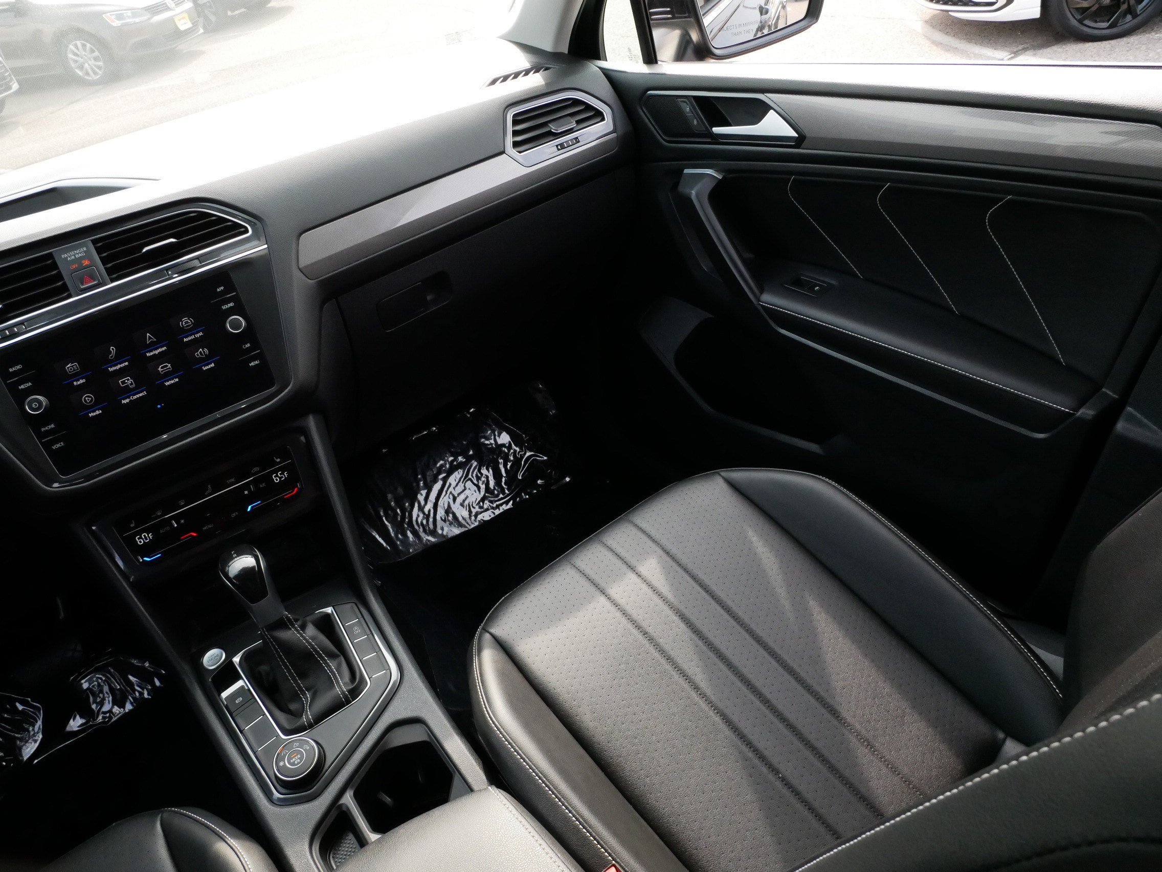 Certified 2023 Volkswagen Tiguan SE AWD/4WD image 11