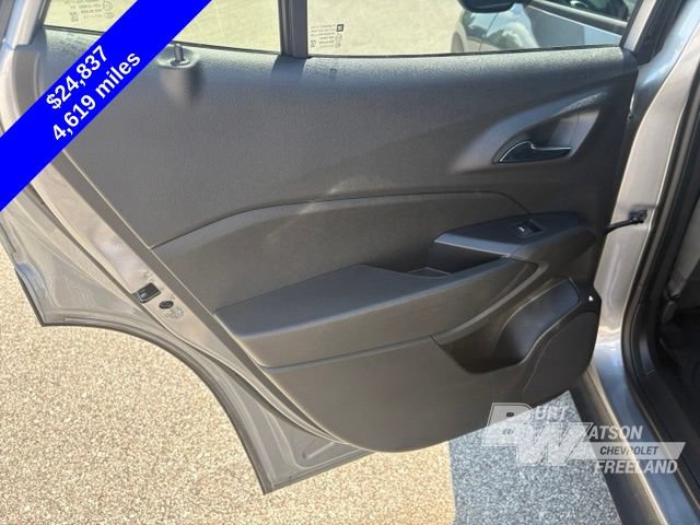 Used 2024 Chevrolet Trax RS w/ Sunroof Package FWD image 26