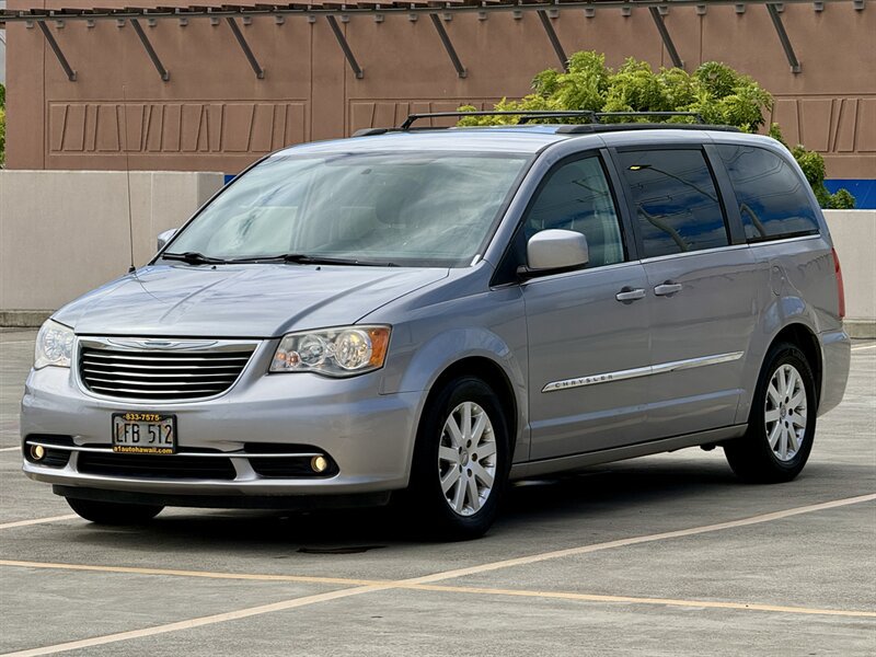 Used 2015 Chrysler Town & Country Touring FWD image 3