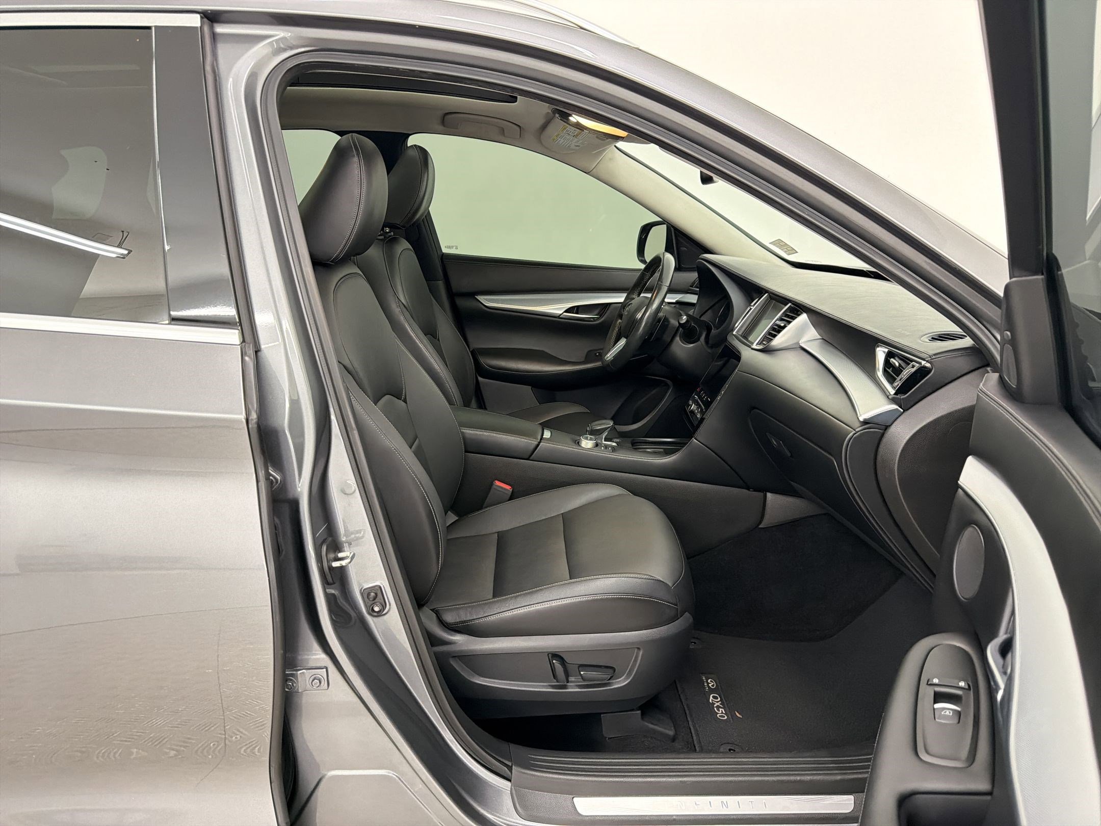 Used 2019 INFINITI QX50 Luxe image 28