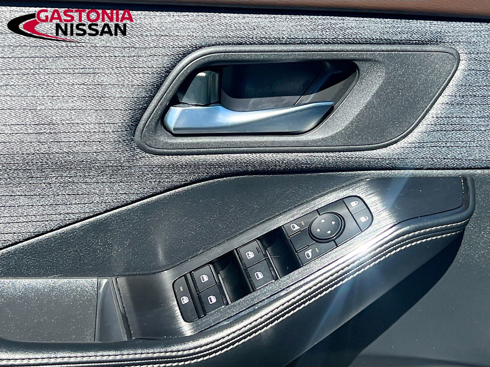 Used 2023 Nissan Rogue SV image 22