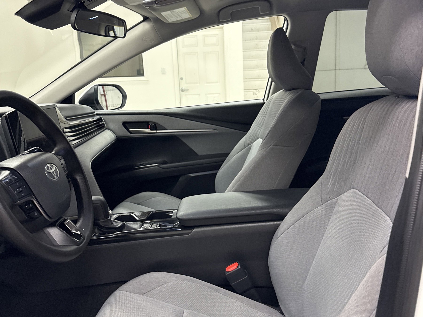 Used 2025 Toyota Camry LE image 4