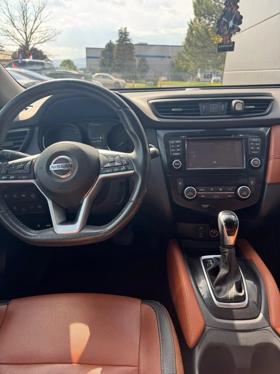 Used 2017 Nissan Rogue SL w/ SL Premium Package AWD/4WD image 16