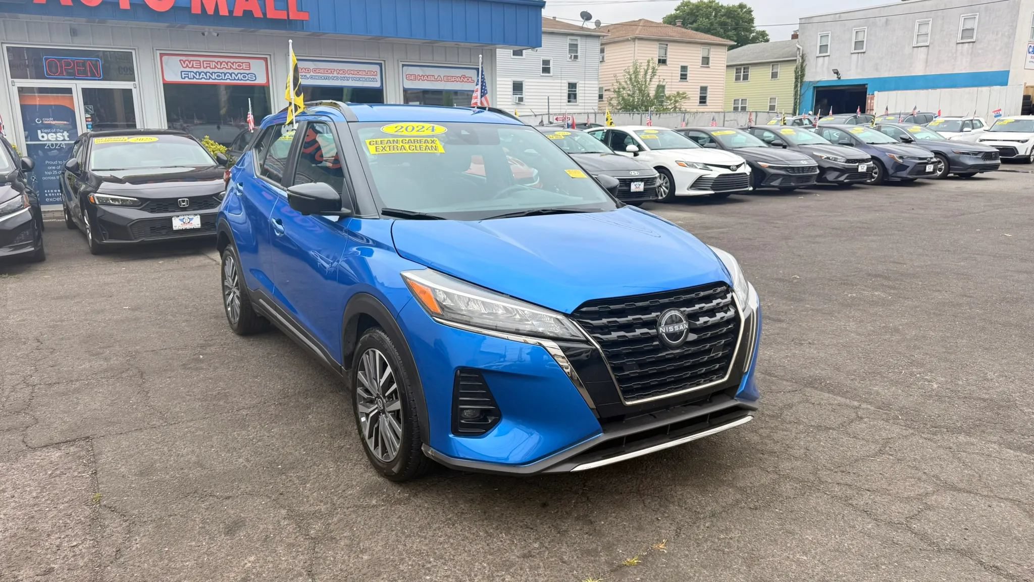 Used 2024 Nissan Kicks SR FWD image 2