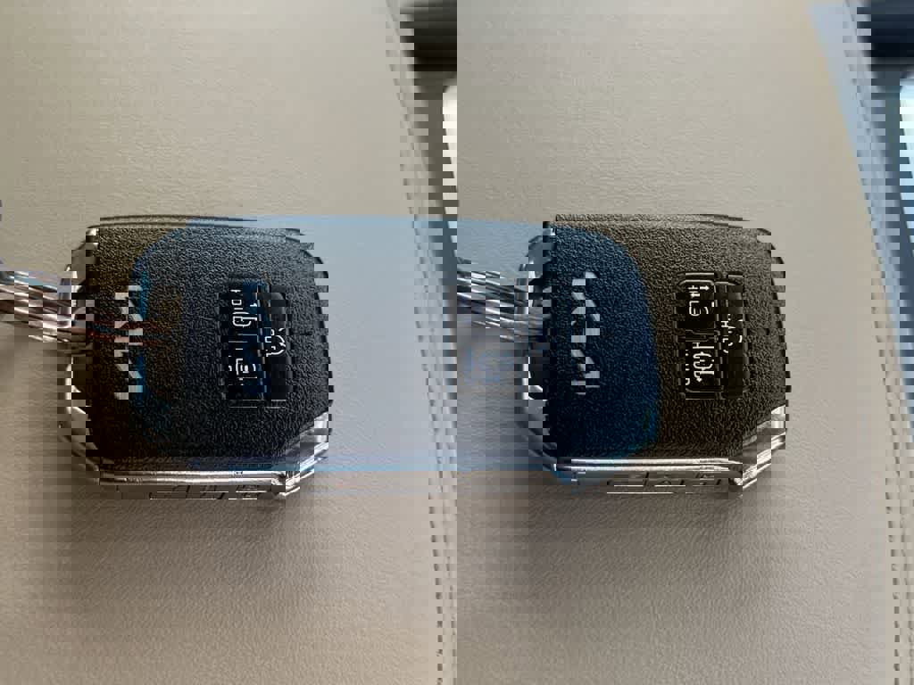 Certified 2024 Kia Carnival EX image 28