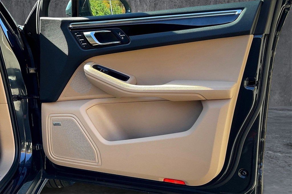 Used 2022 Porsche Macan image 28