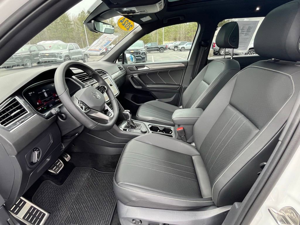 Used 2024 Volkswagen Tiguan SE R-Line image 13