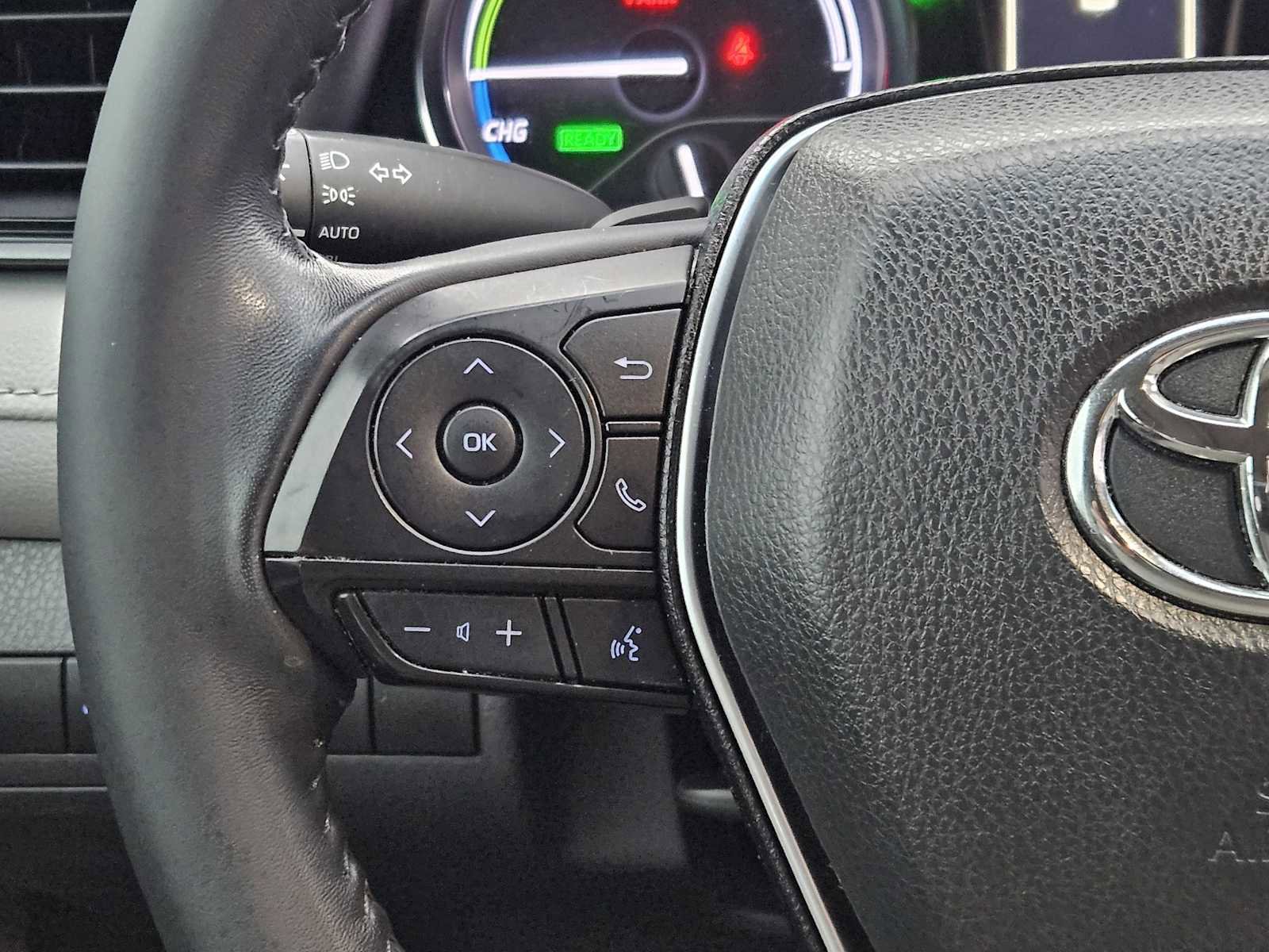 Used 2019 Toyota Camry SE w/ Sunroof Package image 27