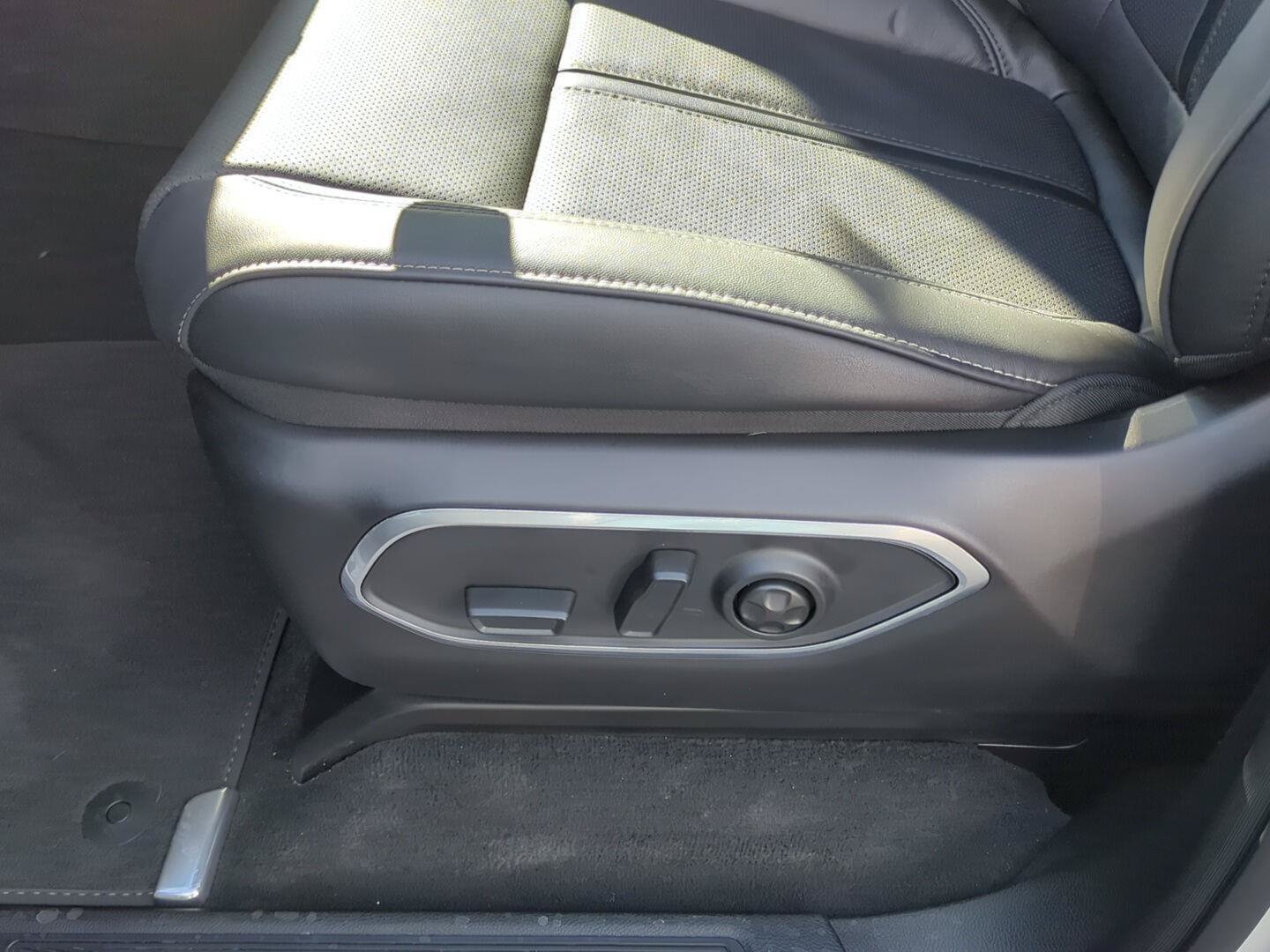 New 2026 Jeep Grand Wagoneer L Limited AWD/4WD image 16