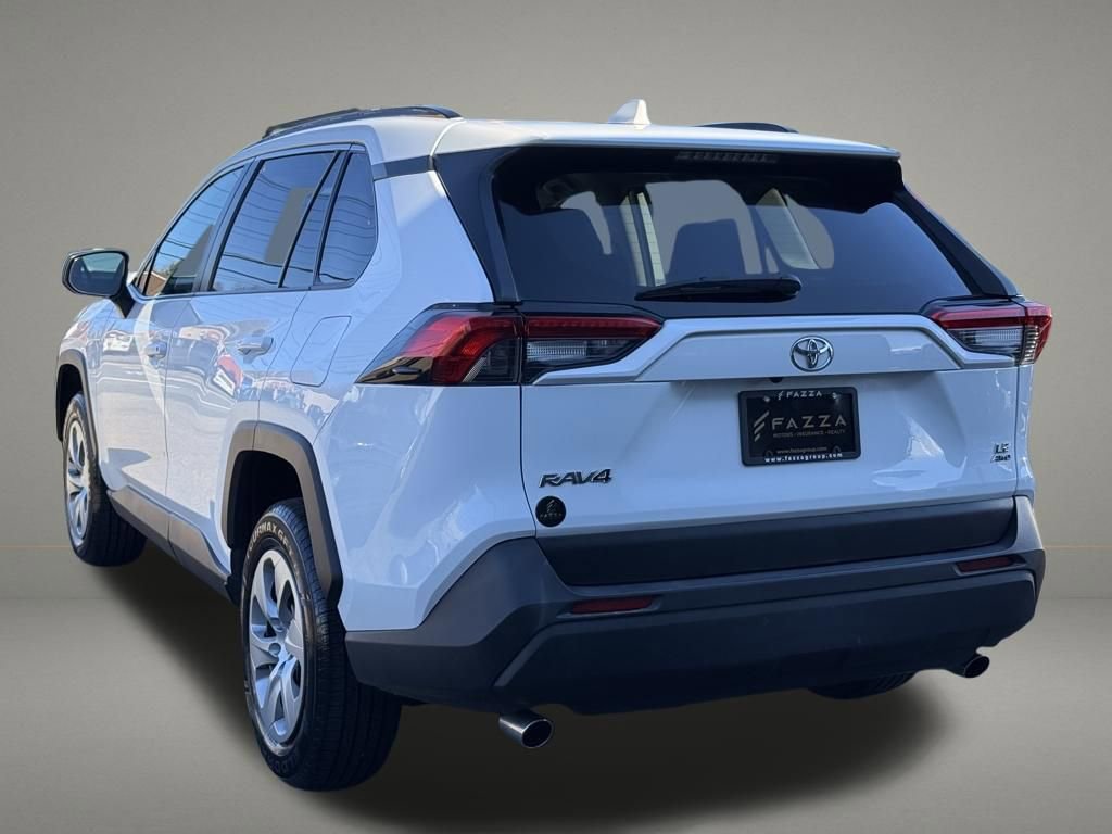 Used 2021 Toyota RAV4 LE image 3
