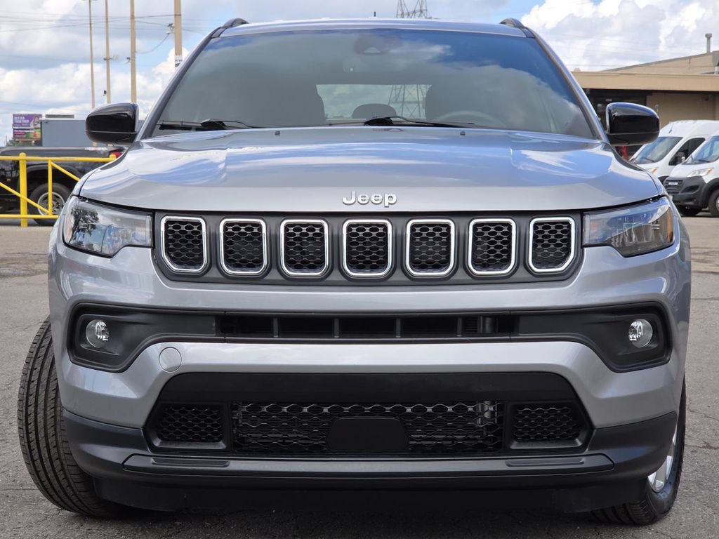 Used 2023 Jeep Compass Latitude AWD/4WD image 11