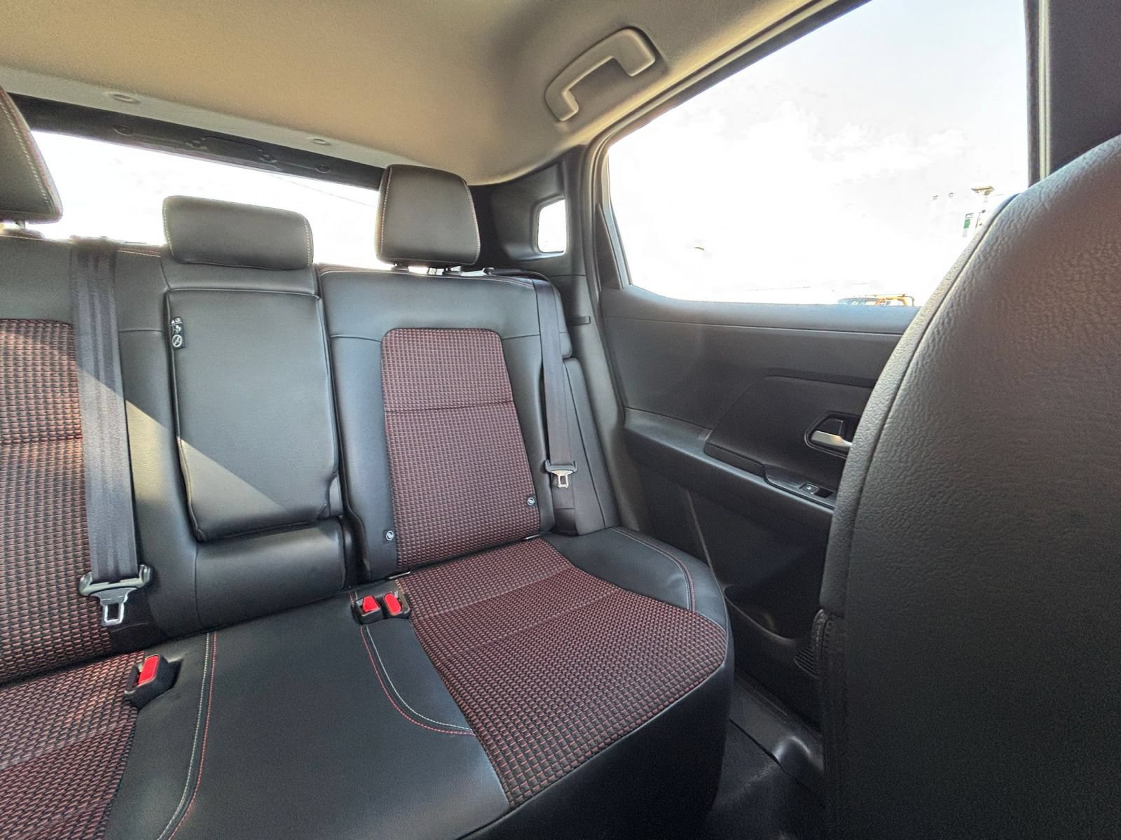 Used 2026 Nissan Kicks SR AWD/4WD image 36
