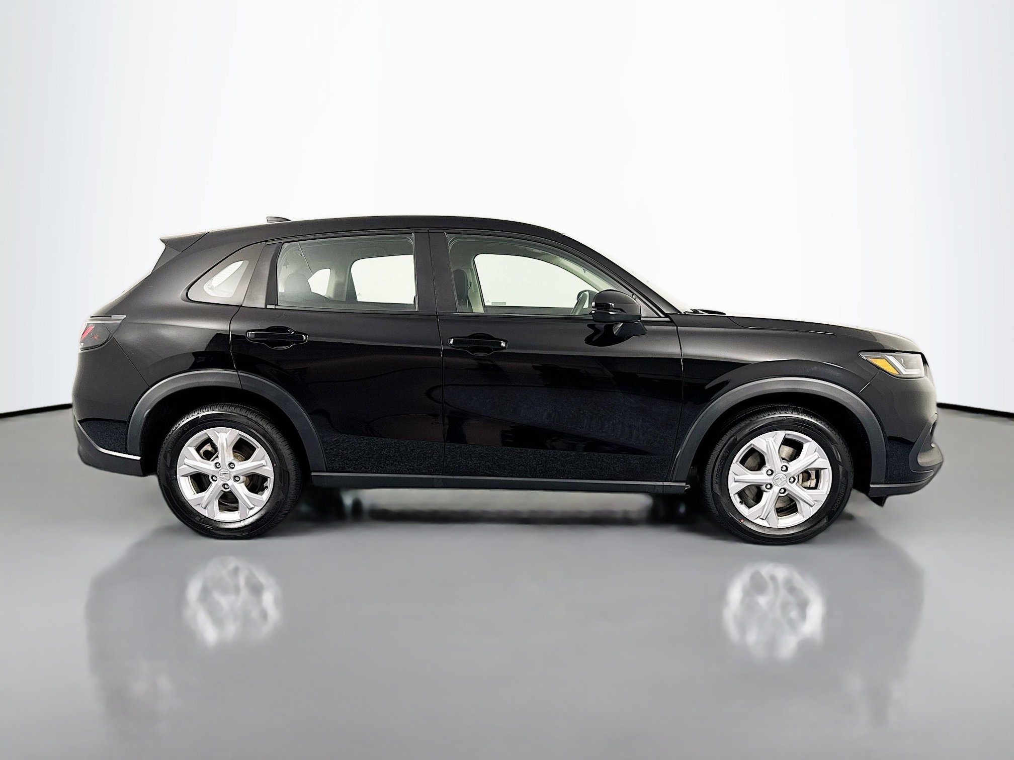 Certified 2023 Honda HR-V LX image 4