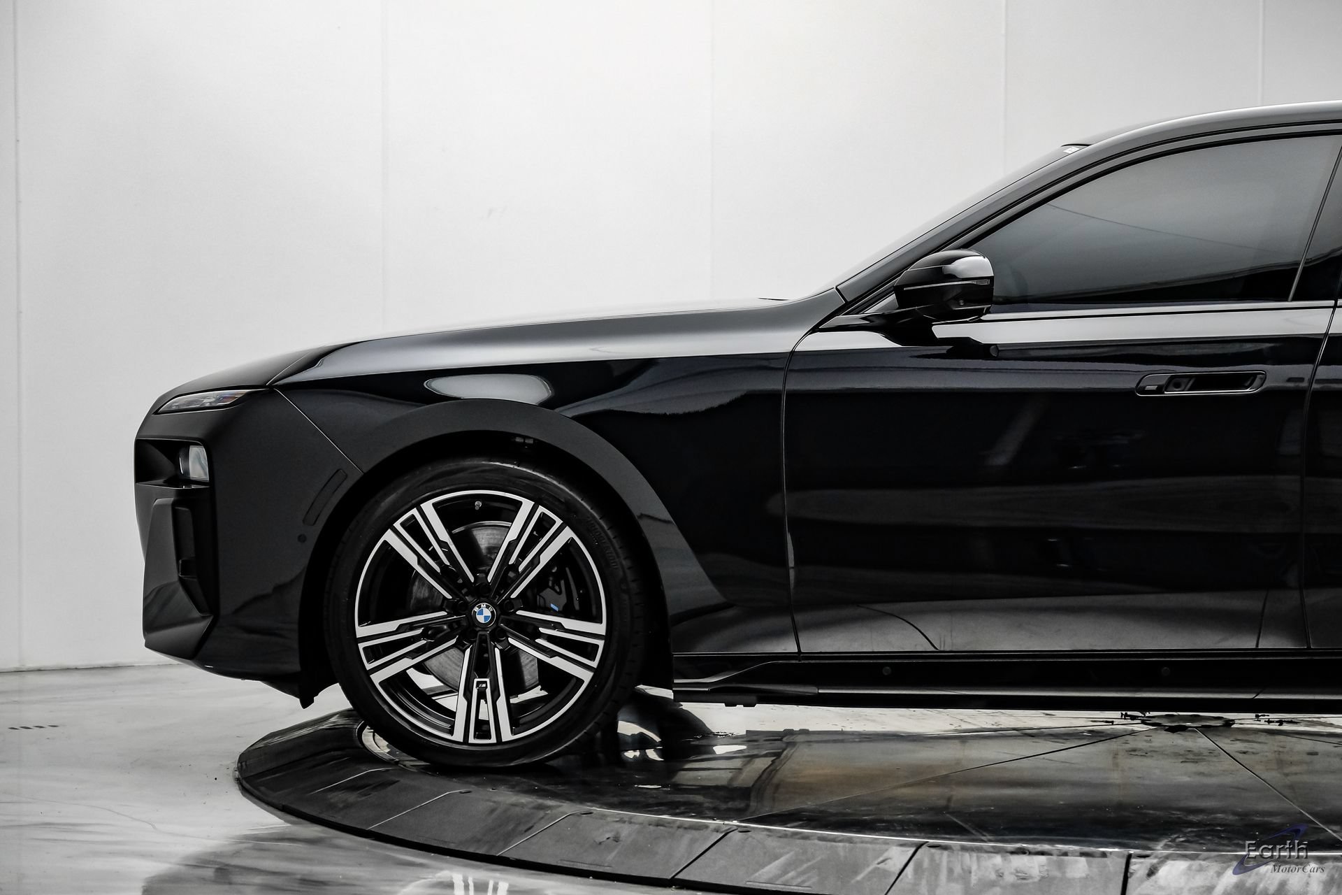 Used 2025 BMW i7 xDrive60 w/ Executive Package AWD/4WD image 8