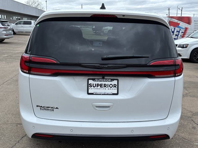 New 2026 Chrysler Pacifica Select image 4