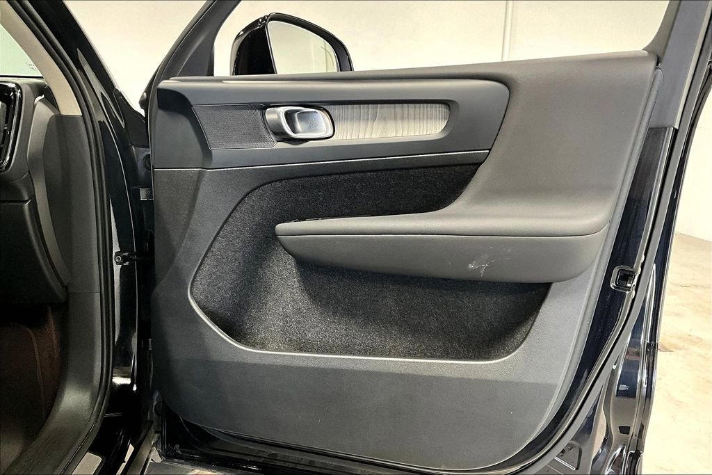 Used 2024 Volvo XC40 B5 Plus w/ Climate Package image 23