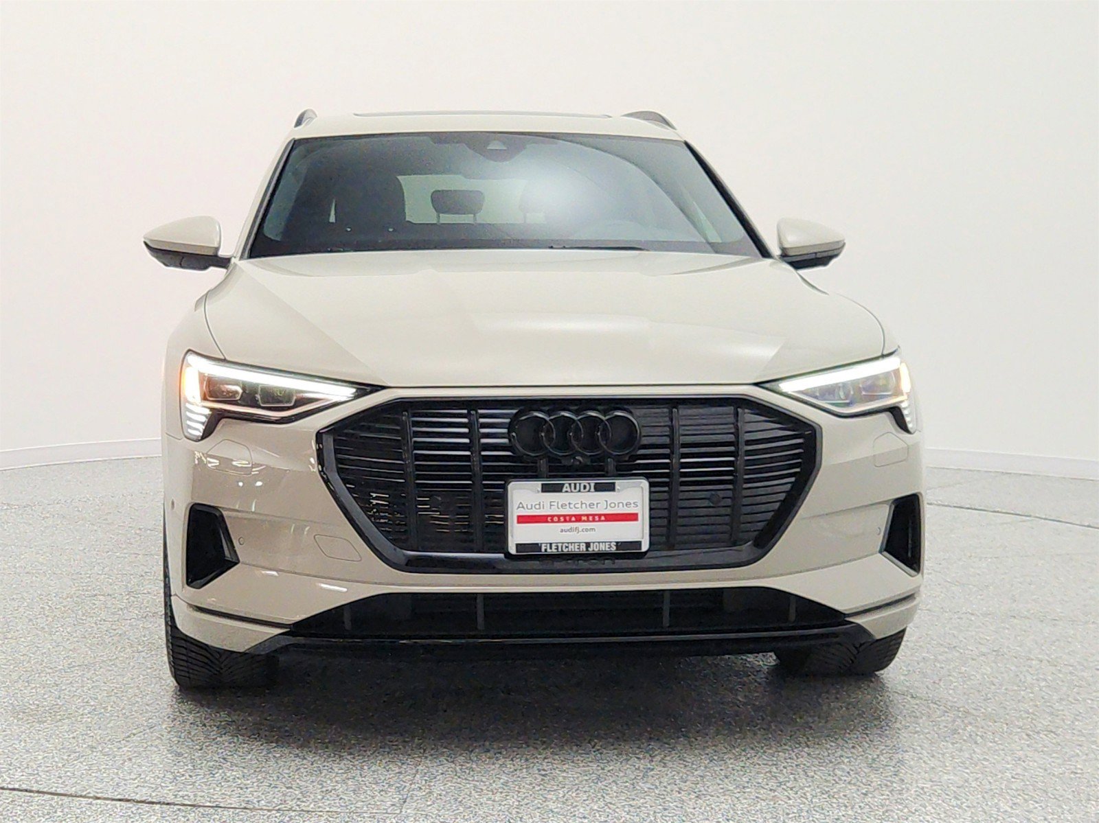 Used 2022 Audi e-tron Premium Plus AWD/4WD image 2