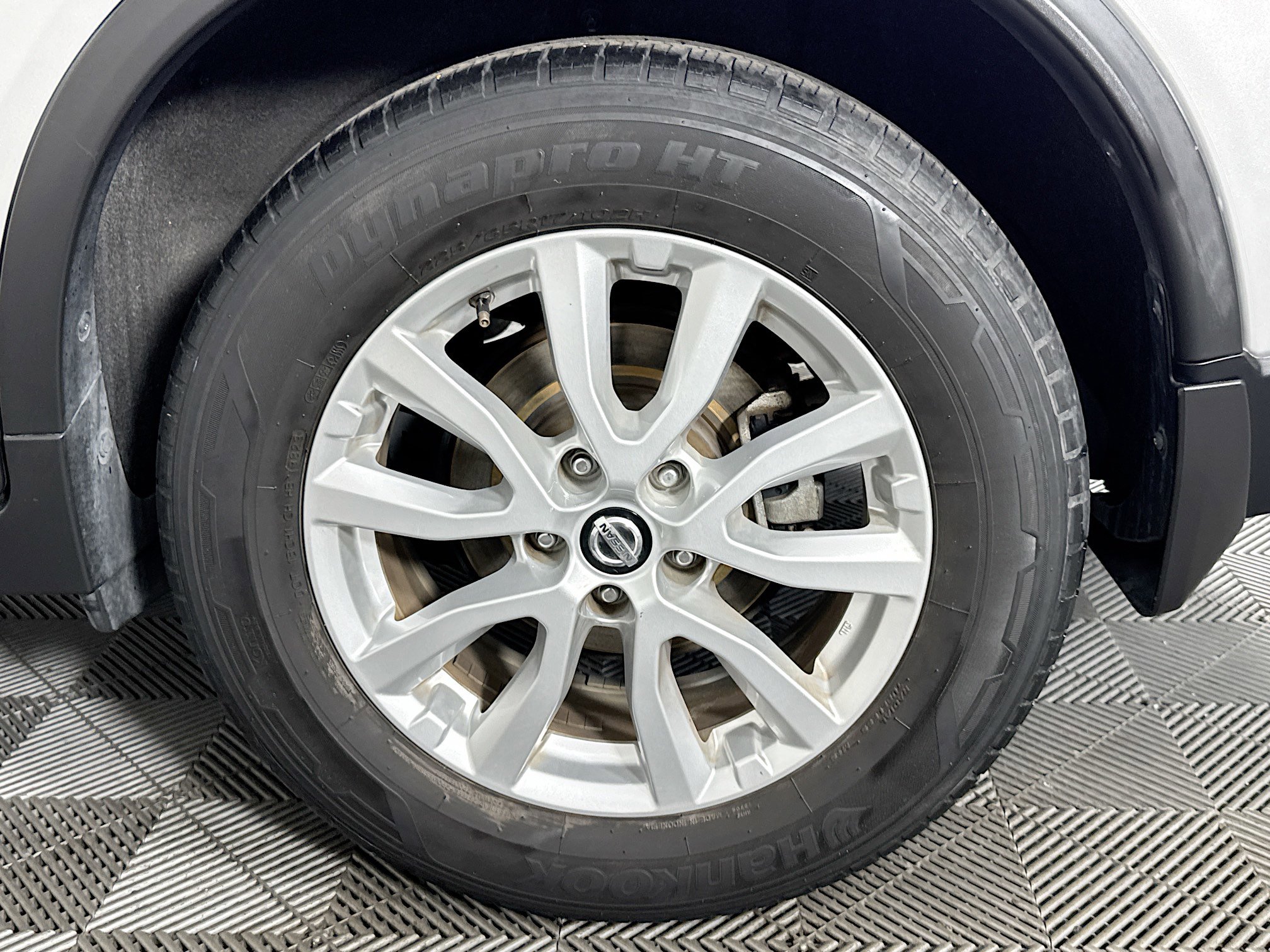 Used 2020 Nissan Rogue S w/ Special Edition Package FWD image 35