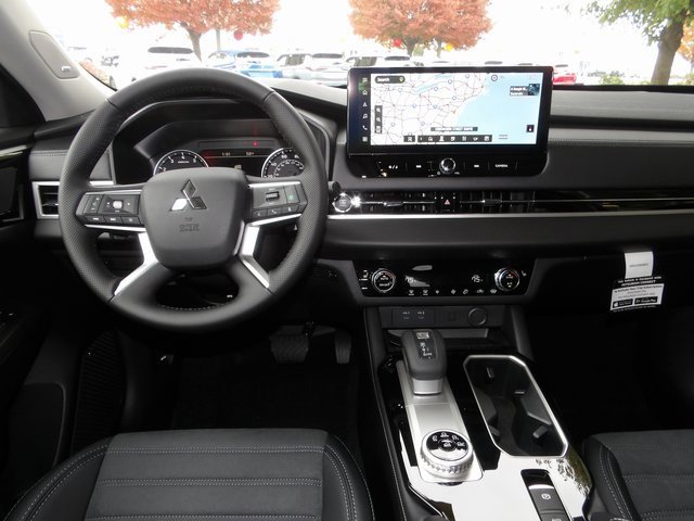 New 2025 Mitsubishi Outlander SE image 20