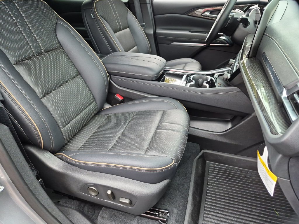 Certified 2026 Chevrolet Traverse High Country w/ LPO, Floor Liner Package AWD/4WD image 28