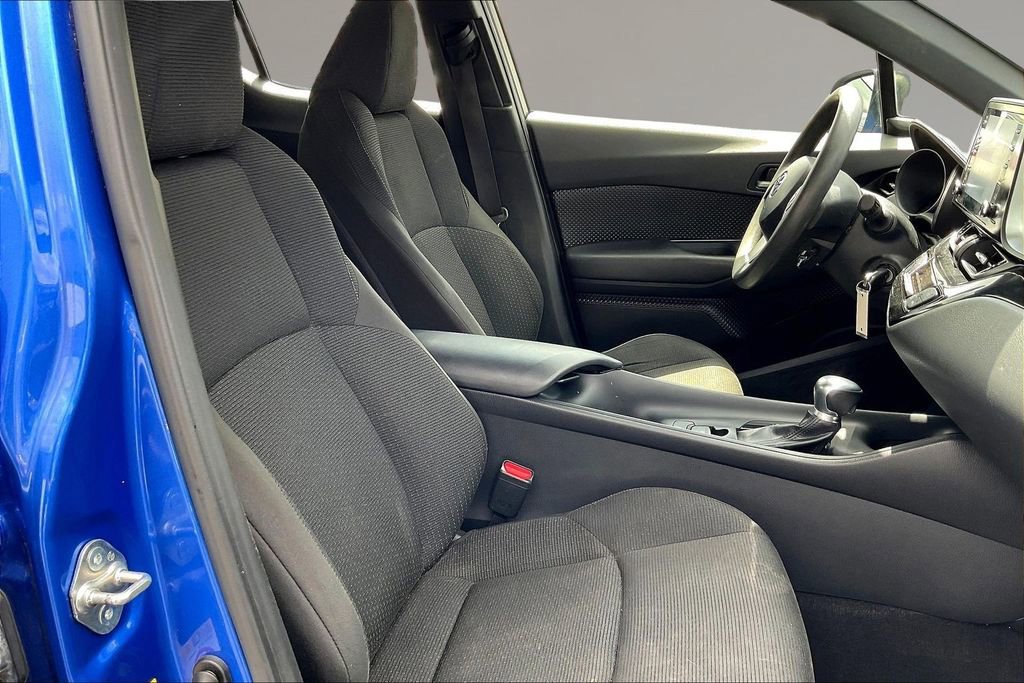 Used 2019 Toyota C-HR LE FWD image 28