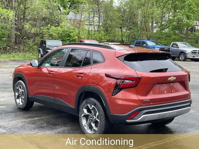 Used 2024 Chevrolet Trax LT w/ Driver Confidence Package FWD image 6