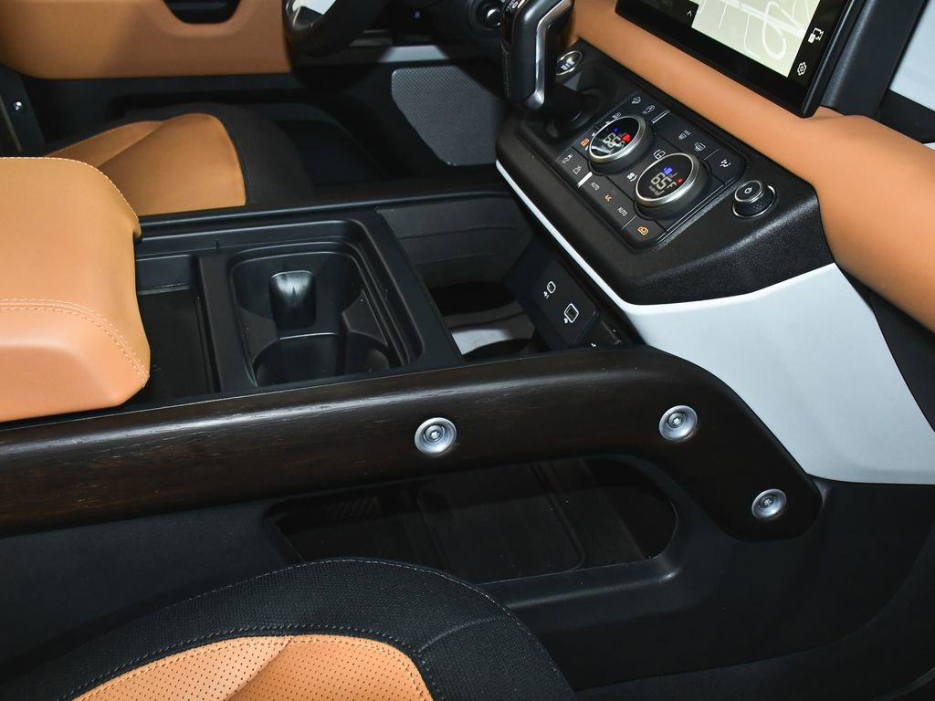 Used 2024 Land Rover Defender 130 X-Dynamic SE image 69