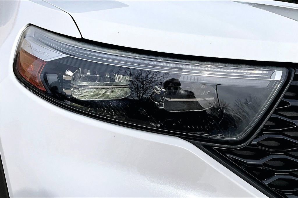 Used 2020 Ford Explorer ST w/ Premium Technology Package image 31