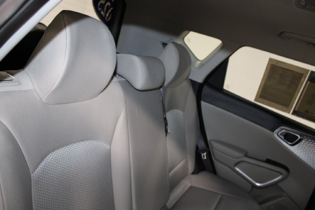 Used 2025 Kia Soul LX w/ LX Technology Package FWD image 24