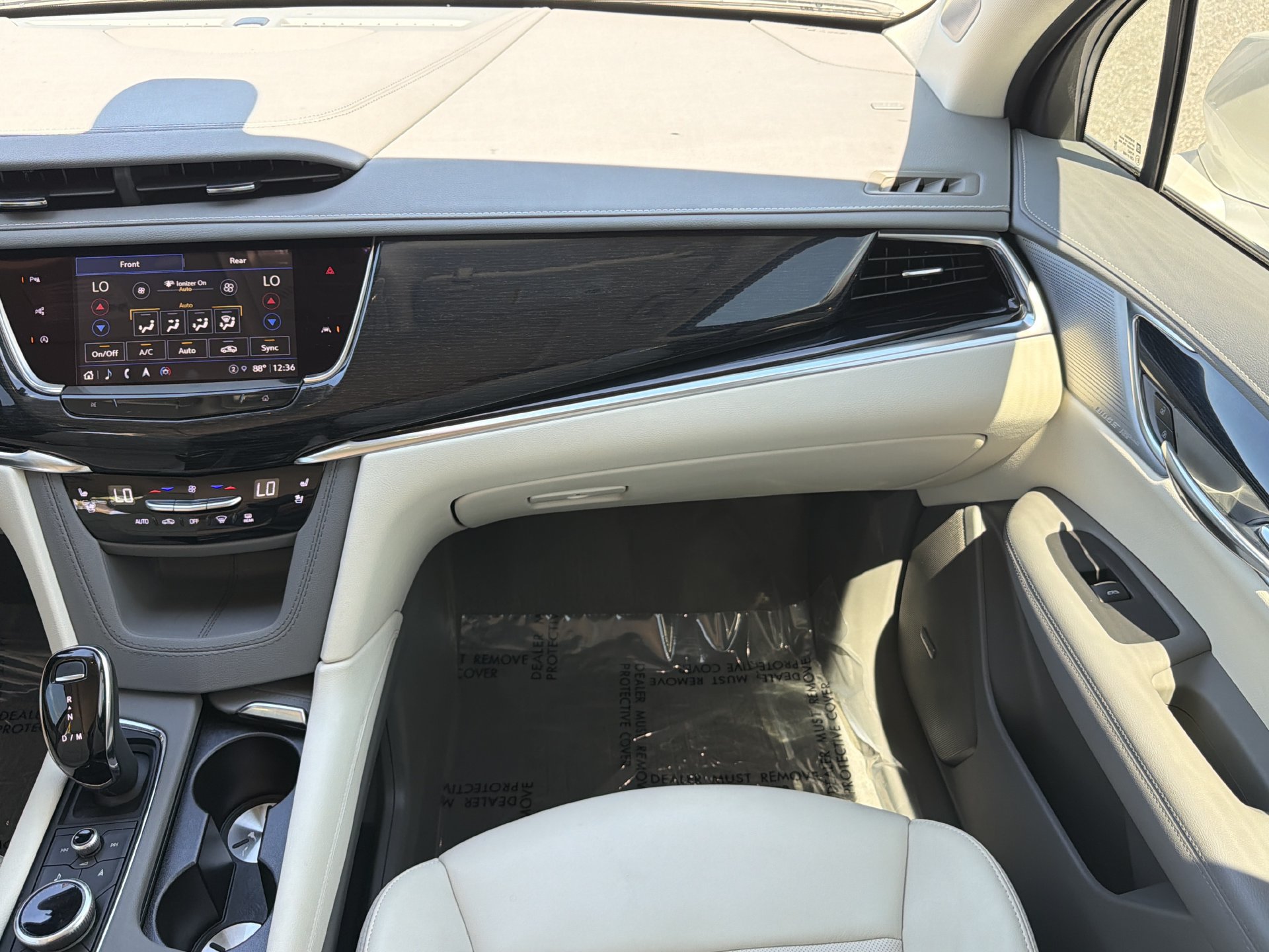 Used 2024 Cadillac XT6 Premium Luxury w/ Technology Package FWD image 18
