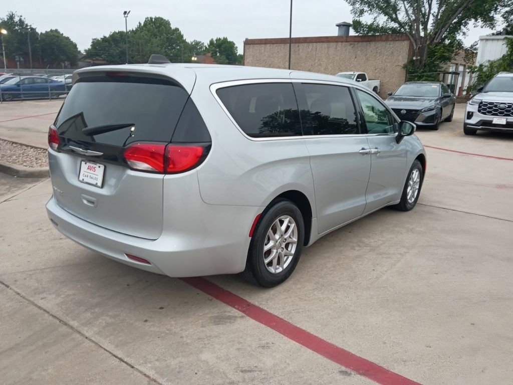 Used 2023 Chrysler Voyager LX FWD image 7