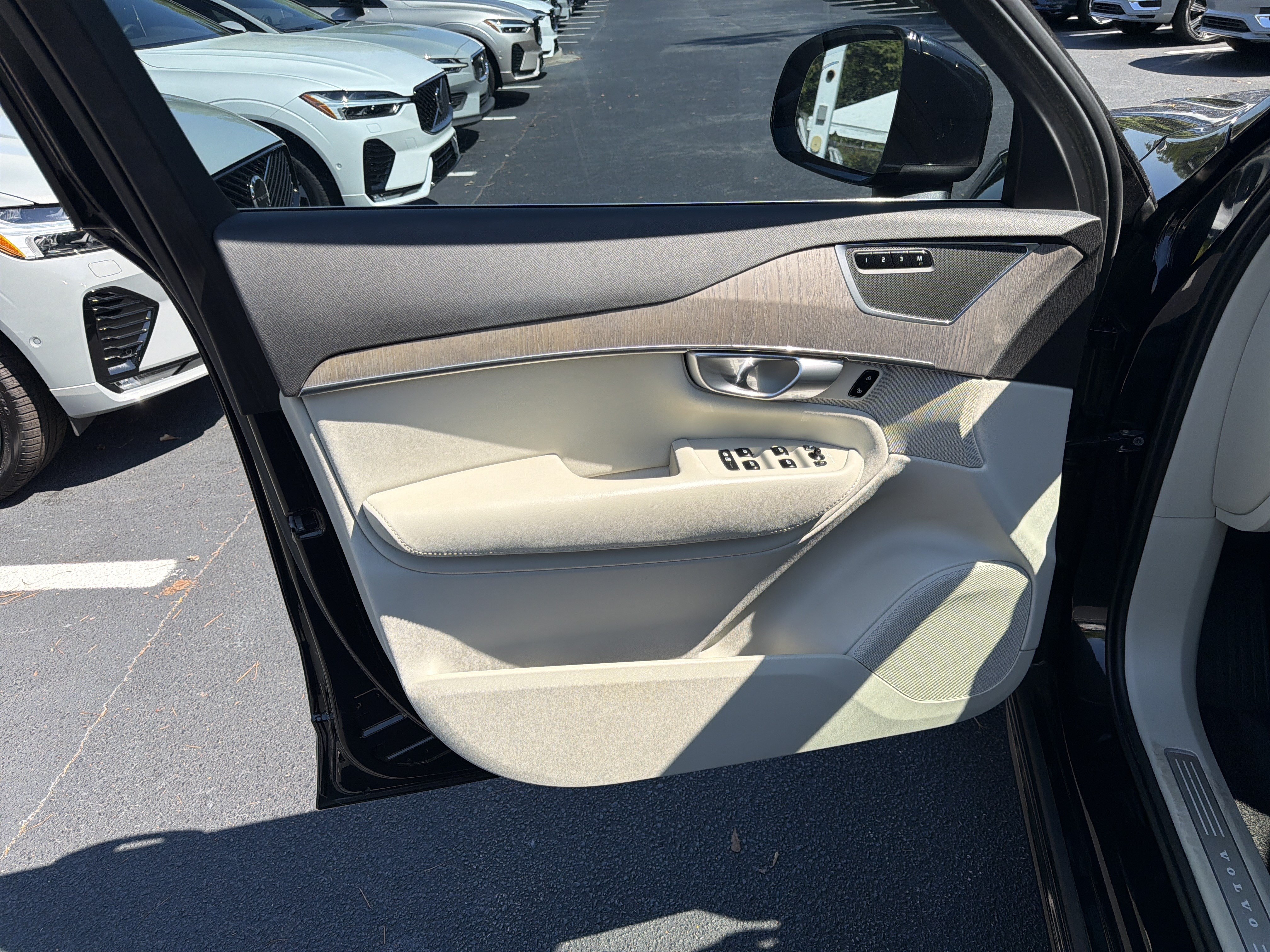 Certified 2023 Volvo XC90 B5 Plus AWD/4WD image 14