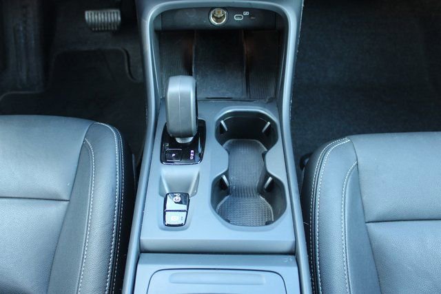 Used 2025 Volvo XC40 B5 Plus image 18