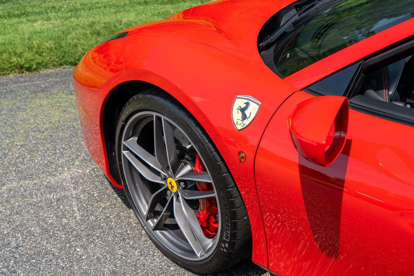 Used 2018 Ferrari 488 Spider RWD image 12