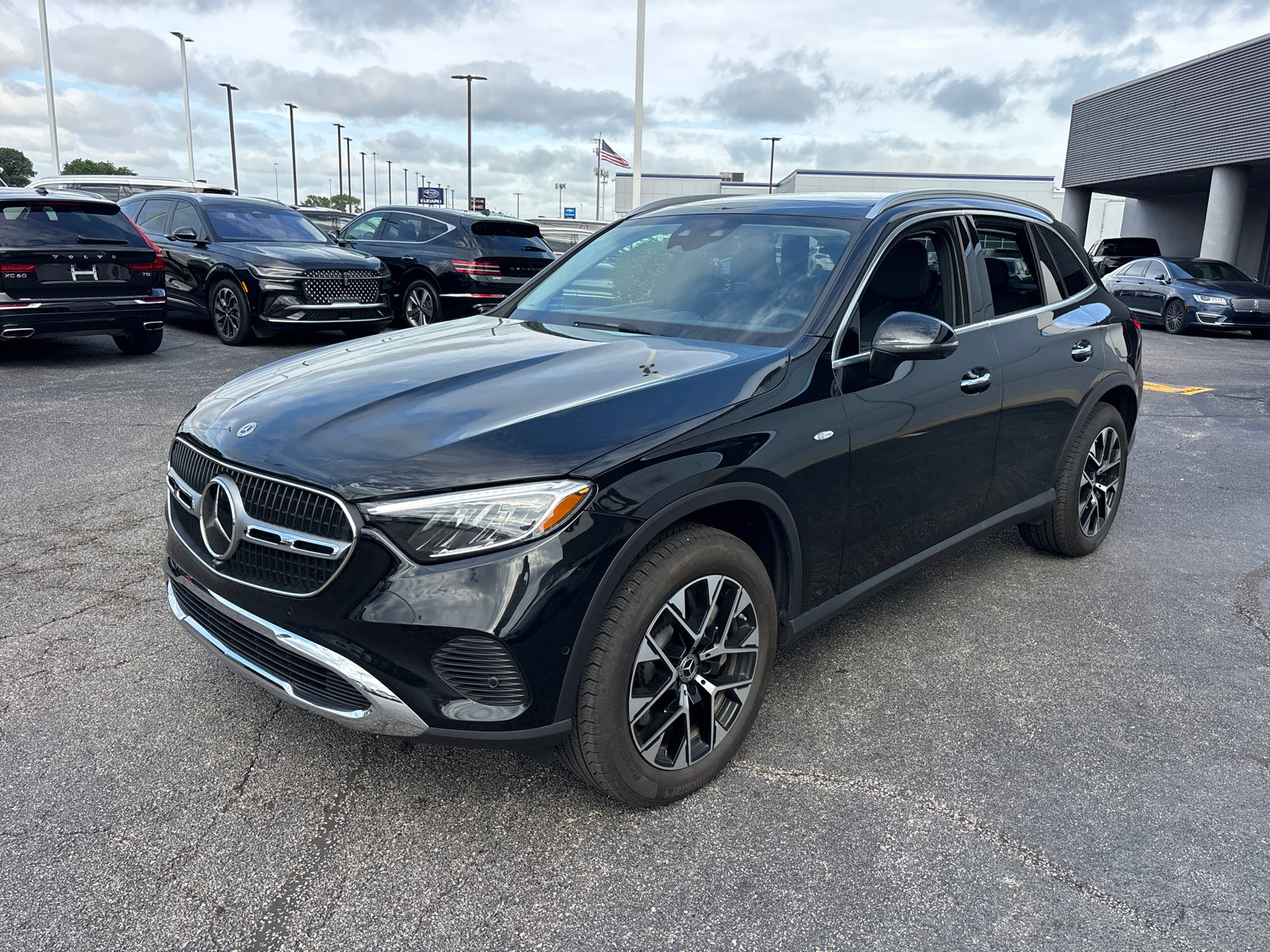 Used 2025 Mercedes-Benz GLC 350e 4MATIC image 3