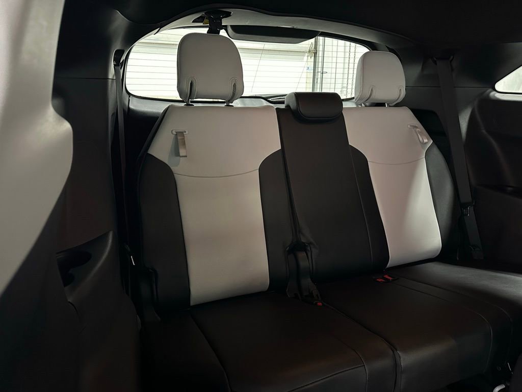Used 2025 Toyota Sienna XSE image 61