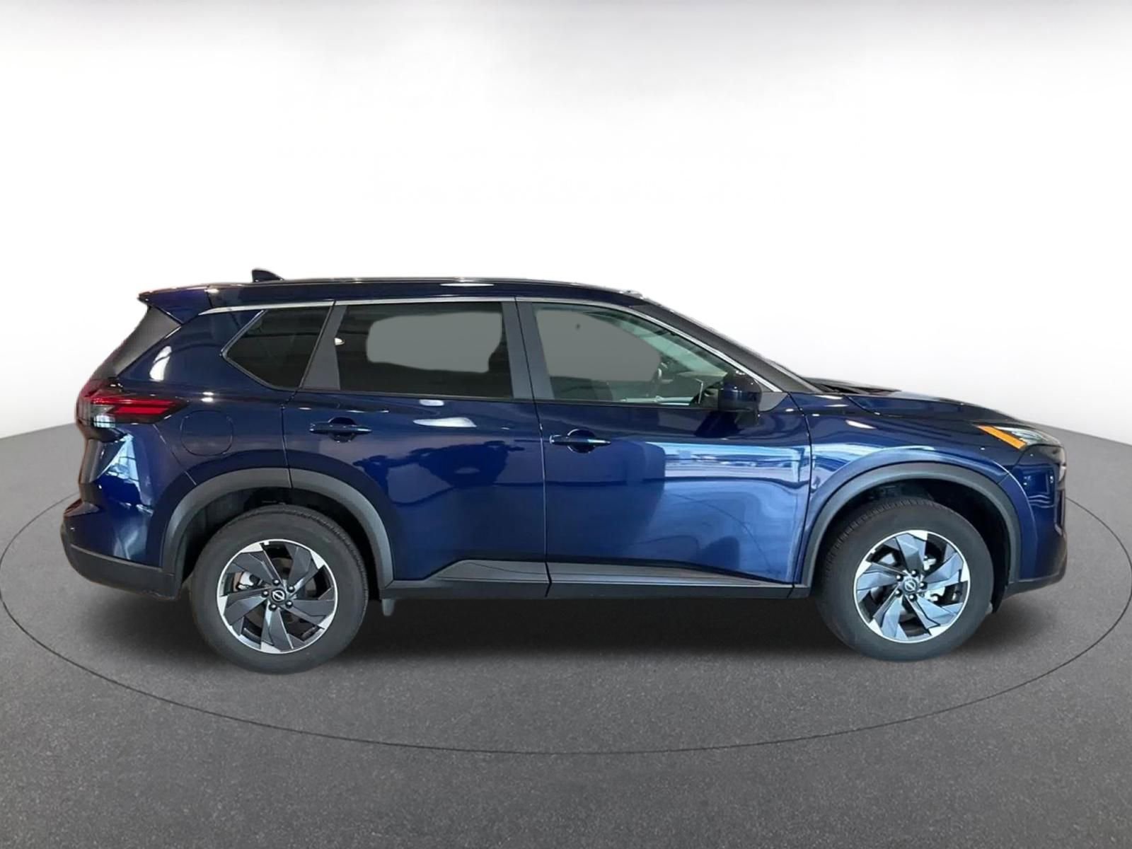 Used 2025 Nissan Rogue SV image 16
