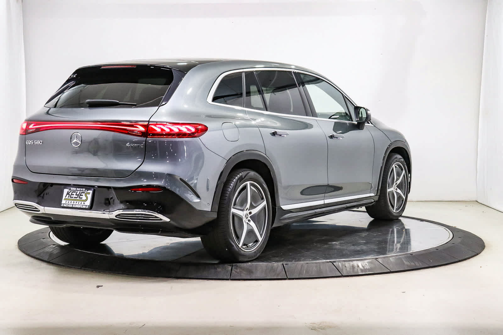 Certified 2023 Mercedes-Benz EQS 580 4MATIC SUV image 4
