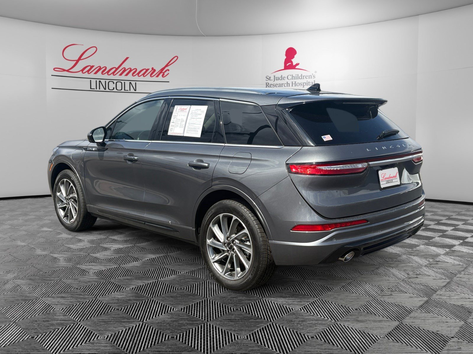 Certified 2024 Lincoln Corsair Grand Touring AWD/4WD image 3