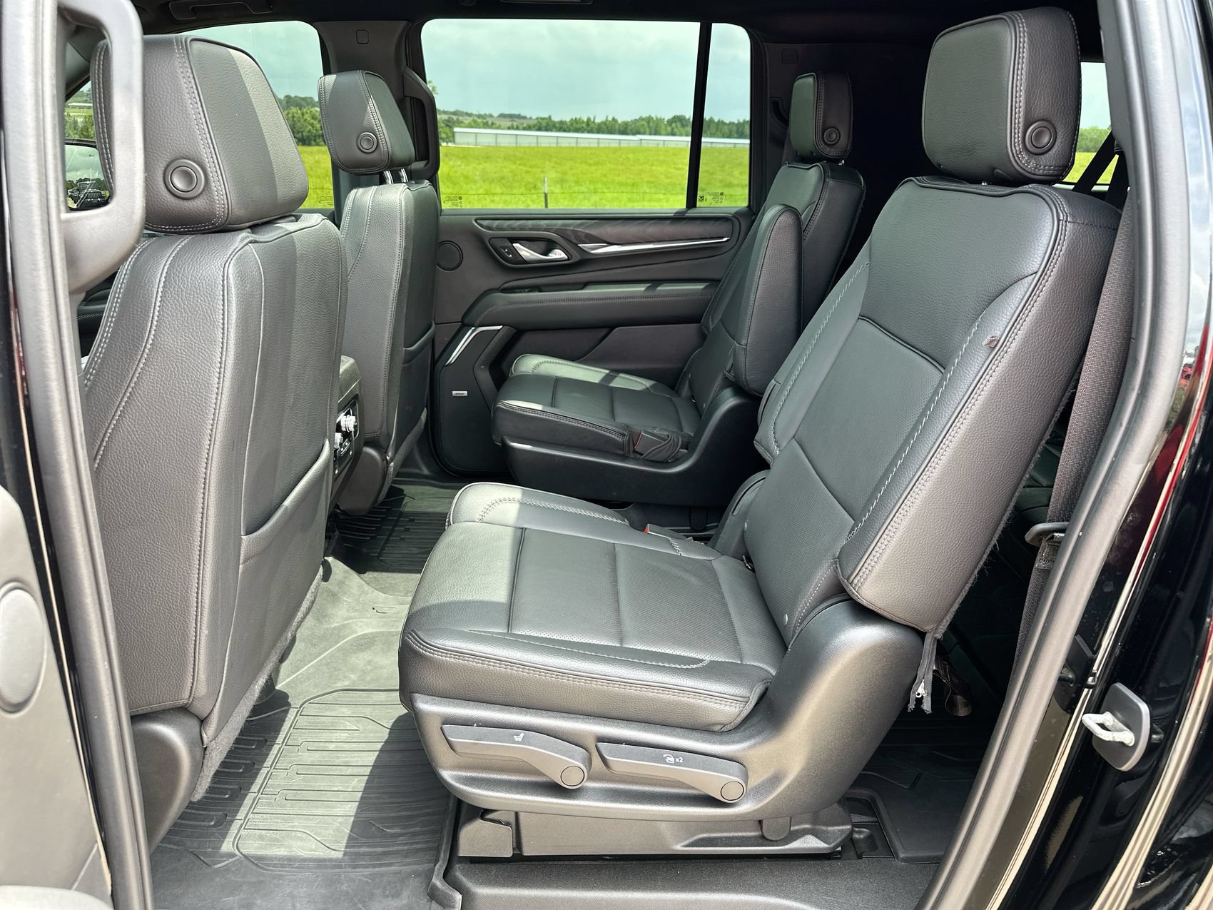 Used 2023 GMC Yukon XL Denali w/ LPO, Floor Liner Package AWD/4WD image 25