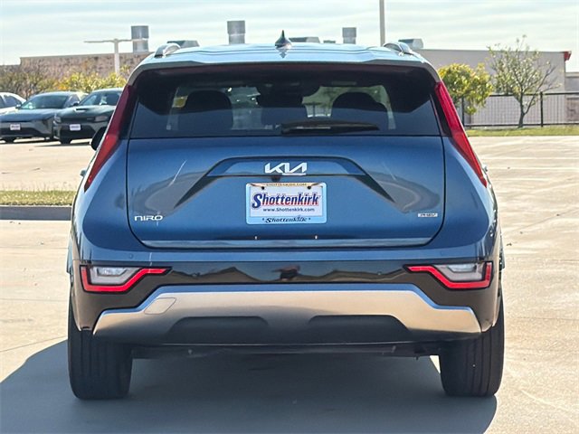 Used 2024 Kia Niro SX Touring image 6