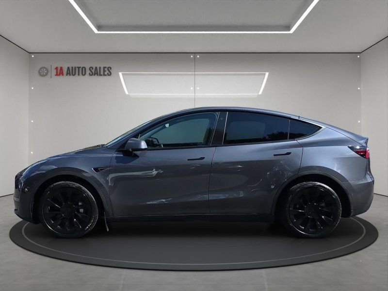 Used 2022 Tesla Model Y Long Range image 2