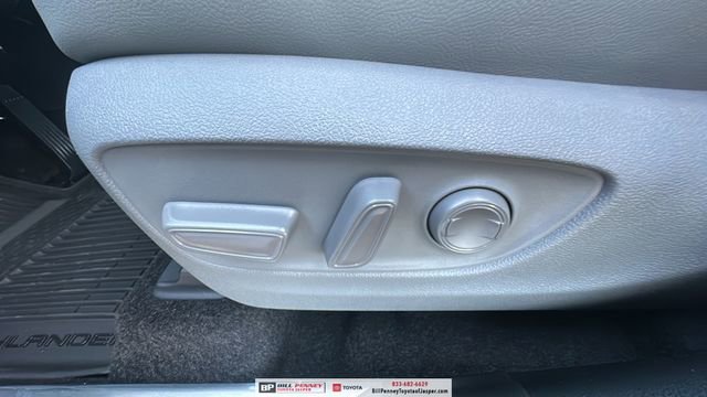 New 2026 Toyota Highlander Platinum image 16