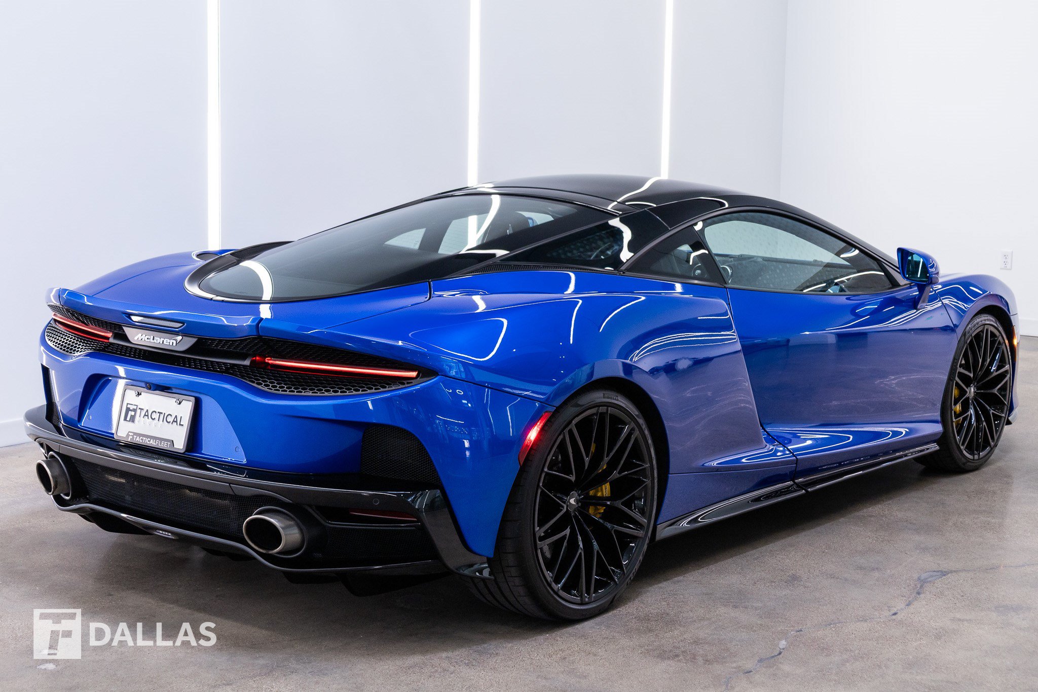 Used 2023 McLaren GT RWD image 14